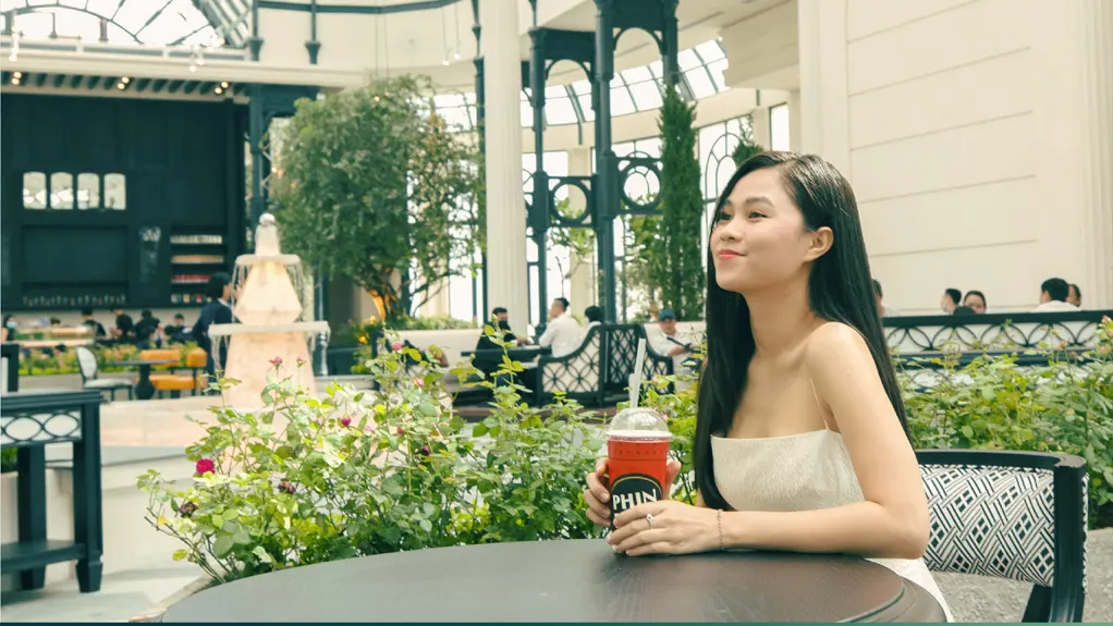 So sánh Garden Palace với các nhà hàng khác trong khu vực Aqua City.